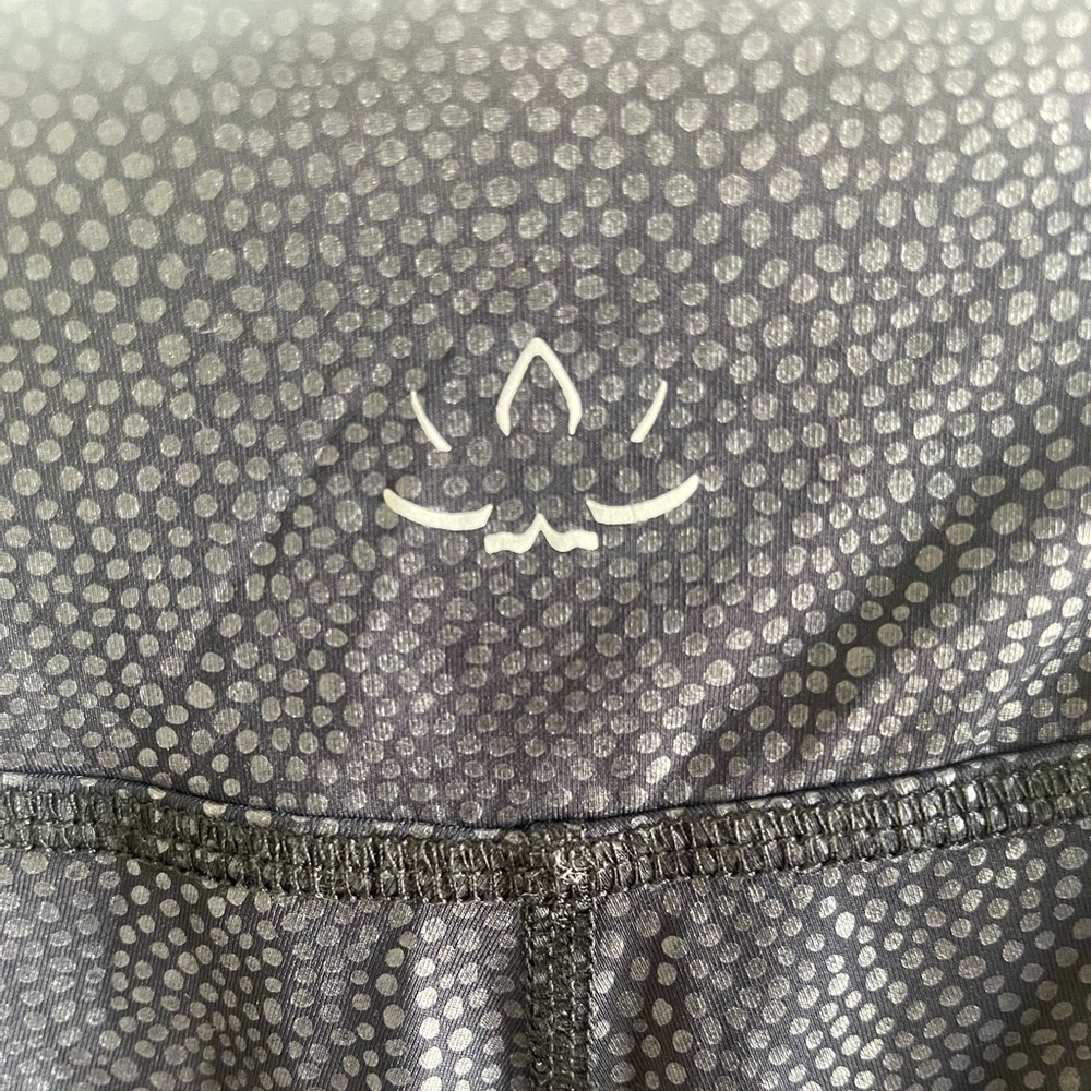 BEYOND YOGA BLACK/METALLIC DETAILED LEGGING (XS)